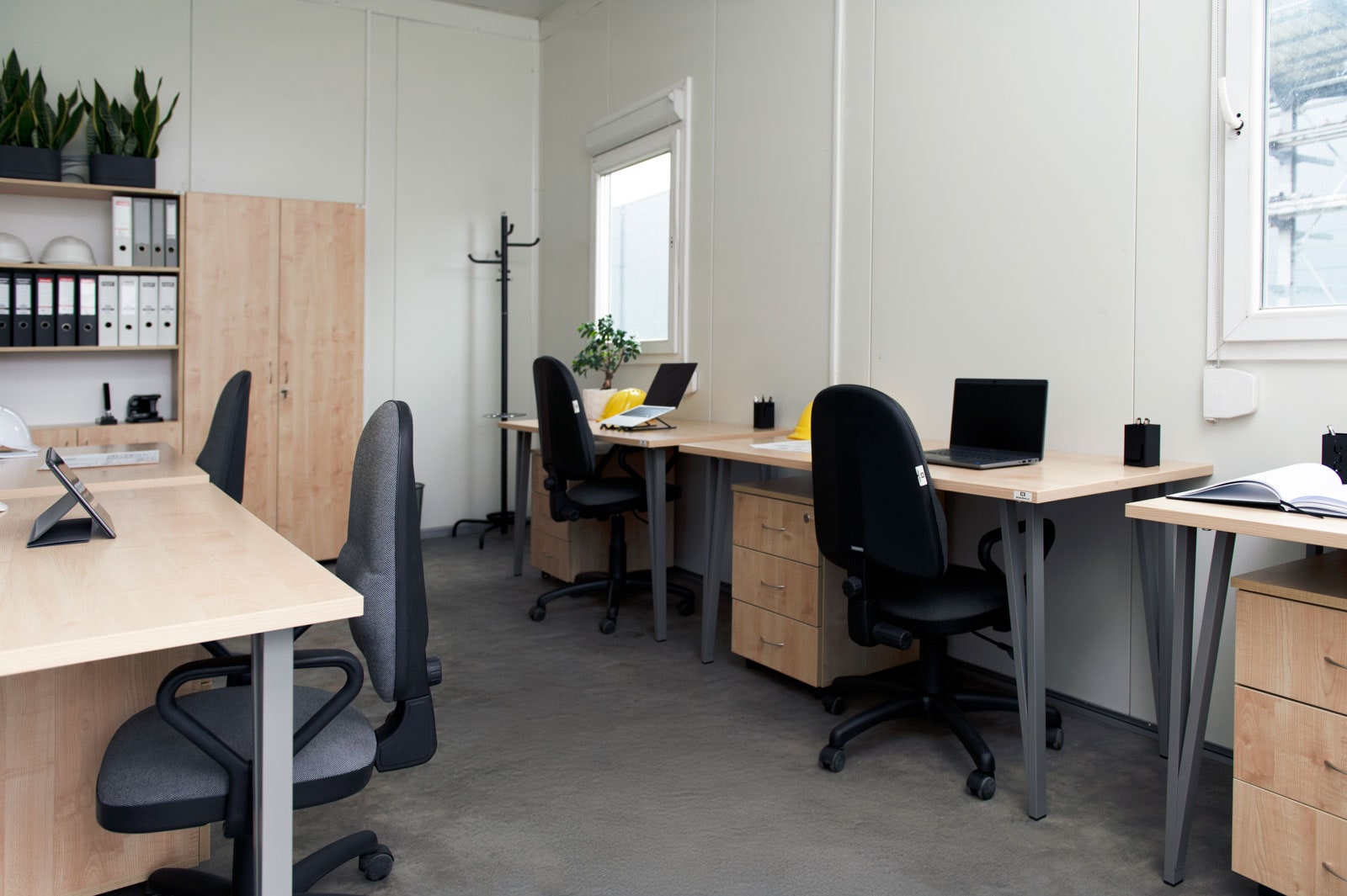 umeblowanych pomieszczeń socjalnych