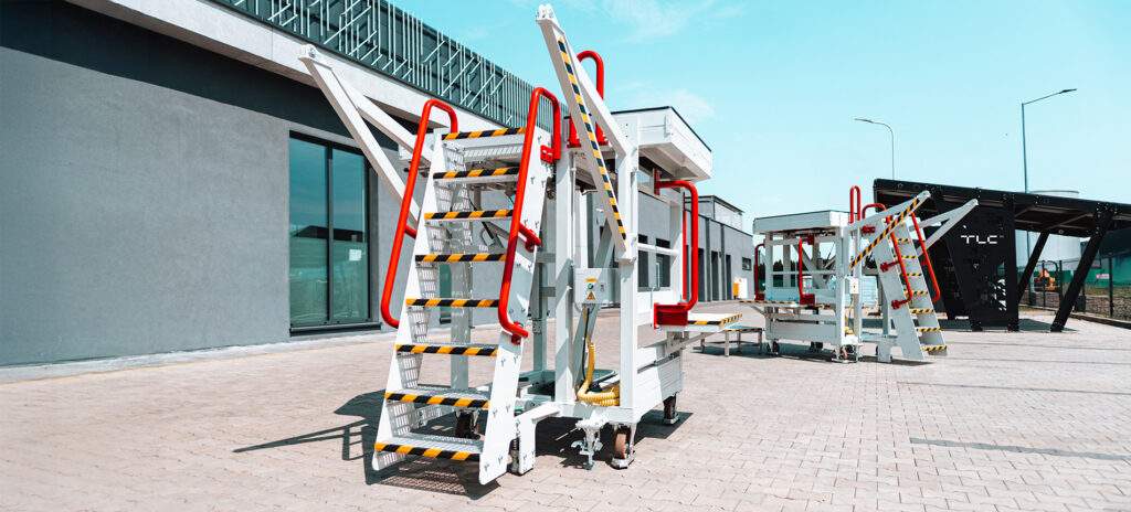 Comprehensive system of aircraft maintenance platforms 